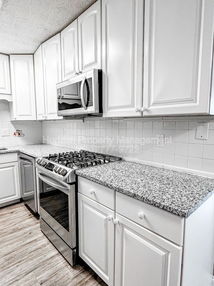 233 Goshen Ln - Photo 7 of 22