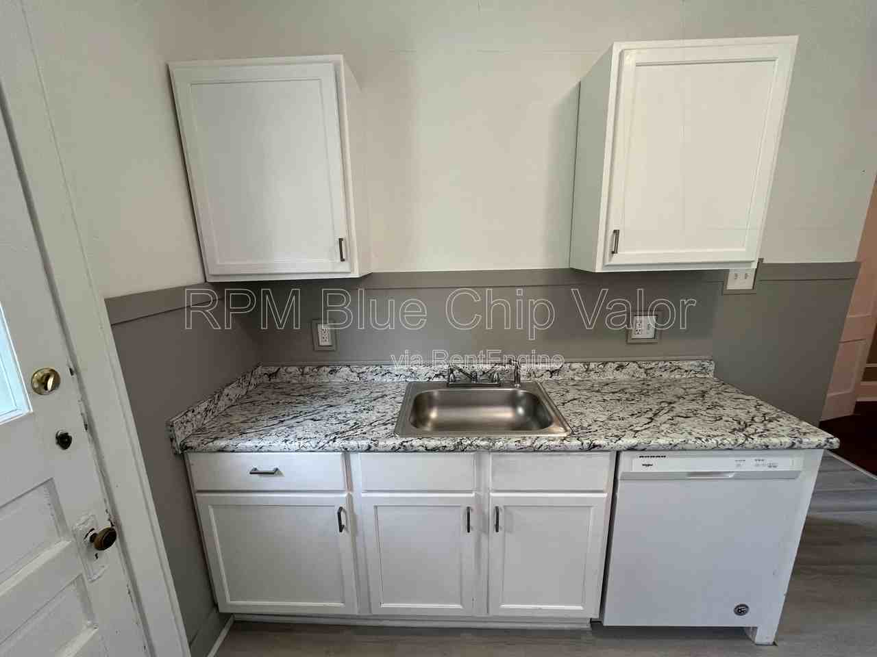 2119 Cathedral Ave #1 - Photo 5 of 10