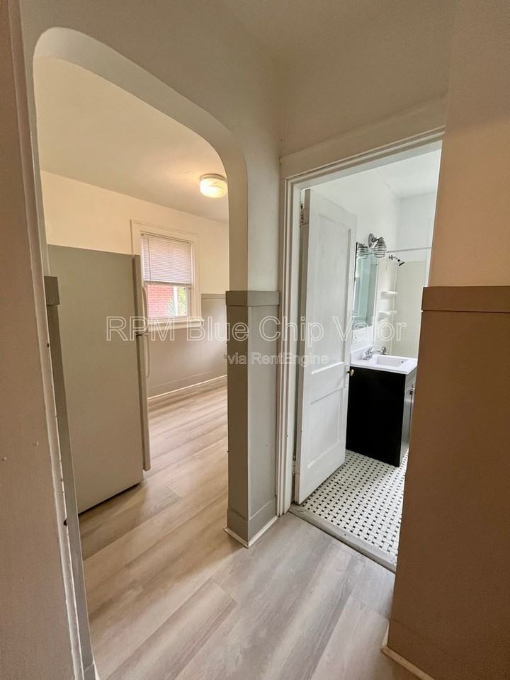 2119 Cathedral Ave #1 - Photo 6 of 10