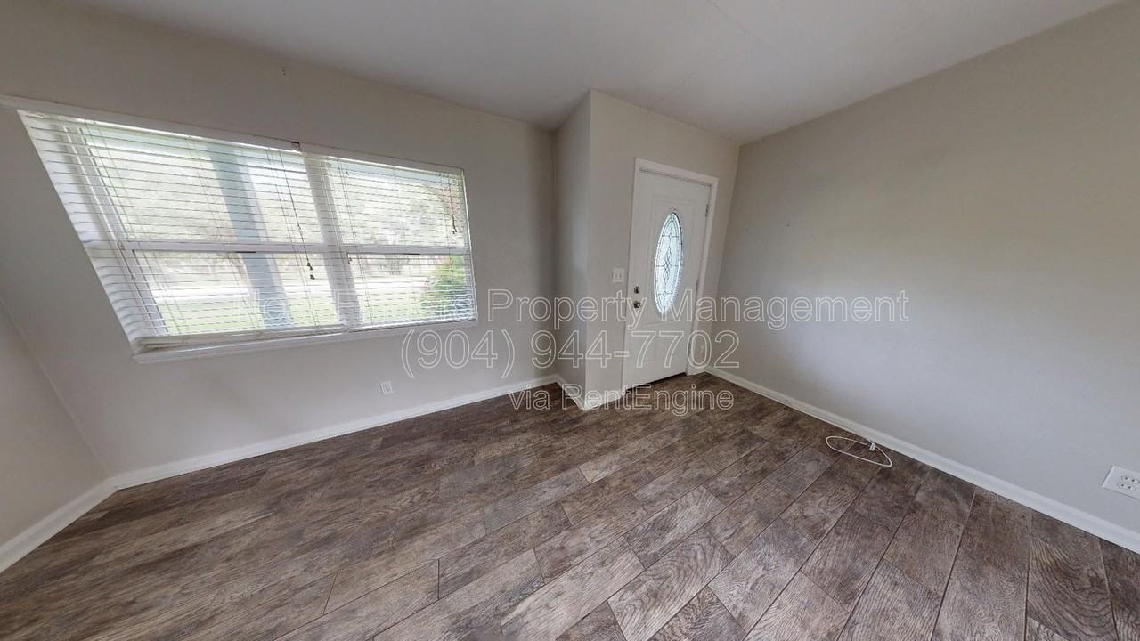 1365 Seminole Rd - Photo 3 of 19