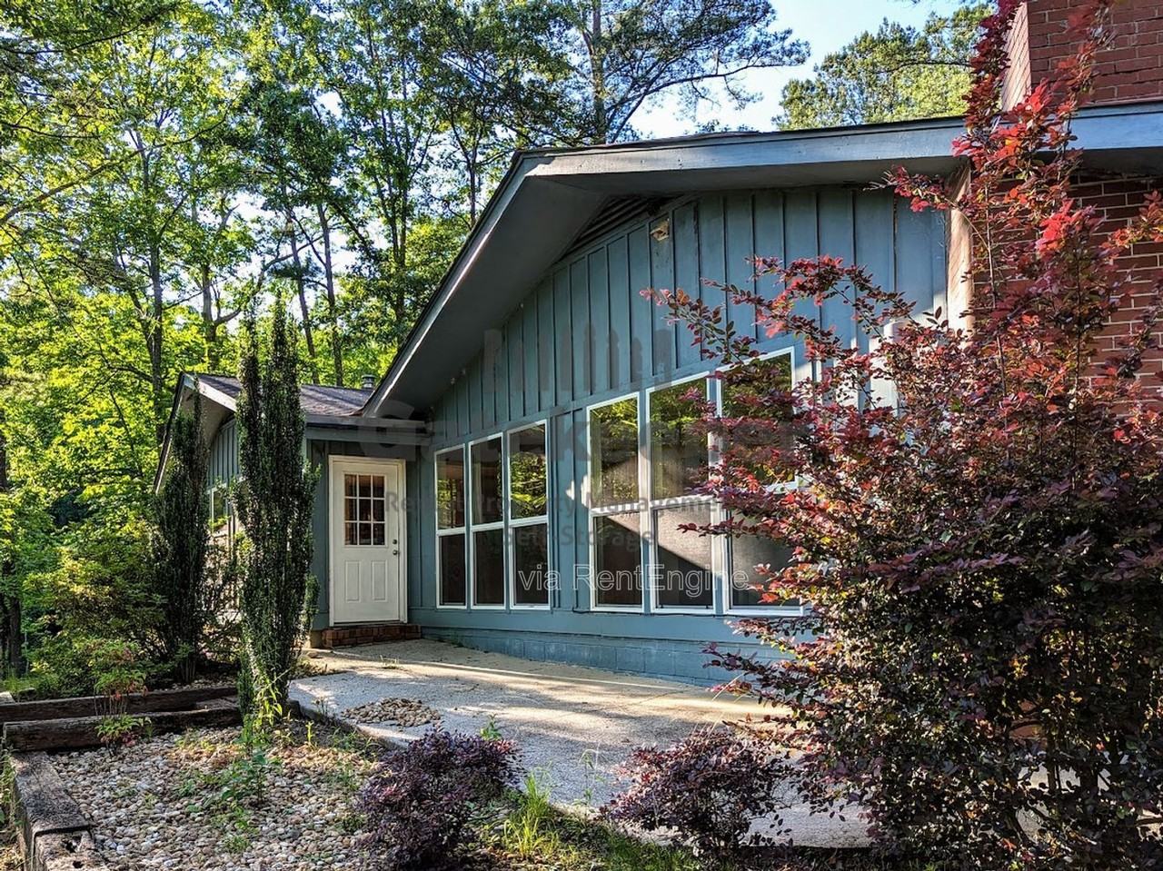 1096 Boone Rd - Photo 5 of 24