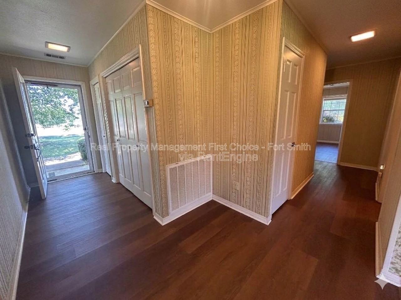 2909 Hendrix Rd - Photo 3 of 50