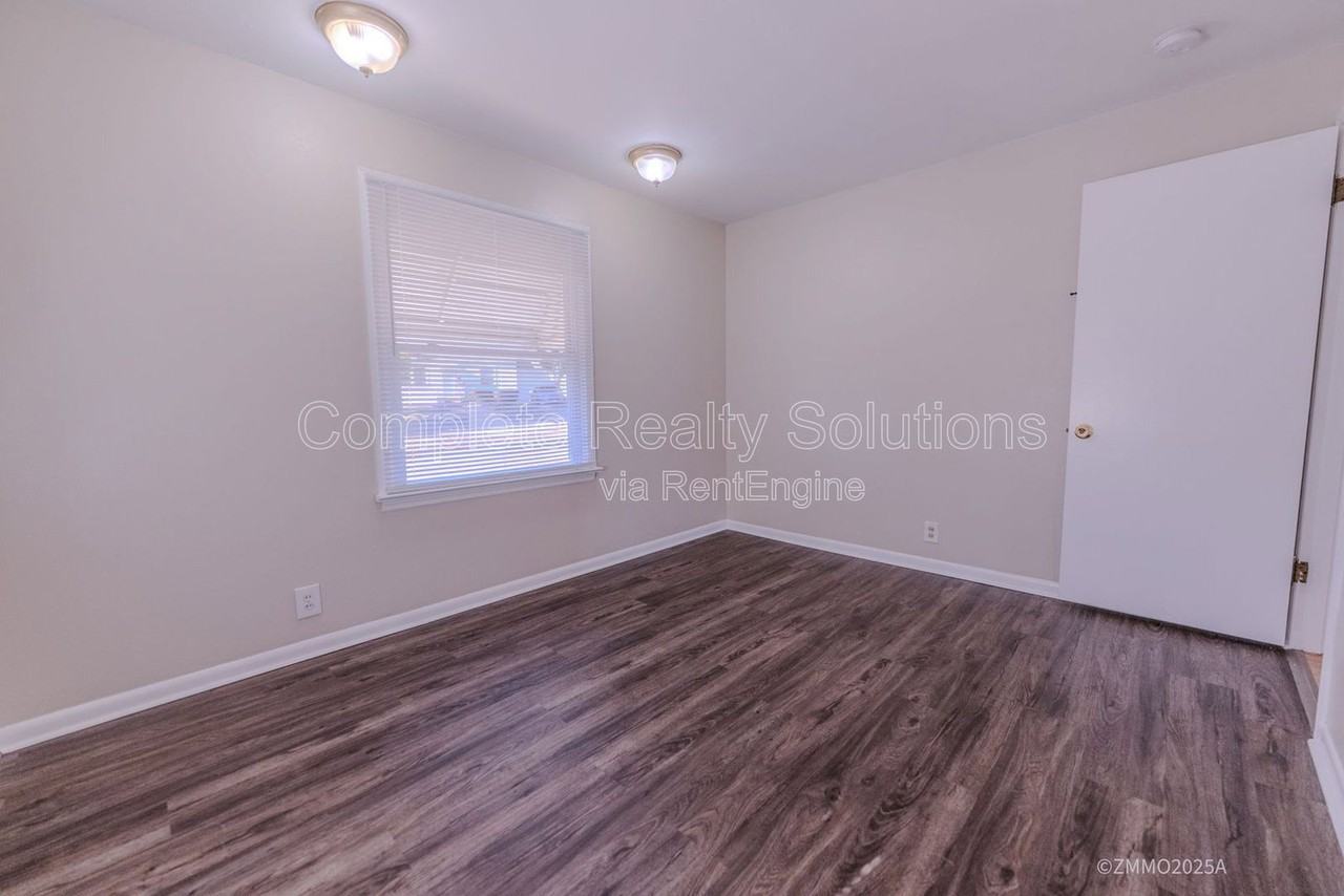 10200 Tappan Dr - Photo 6 of 35