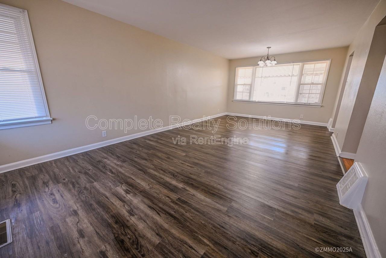 10200 Tappan Dr - Photo 5 of 35
