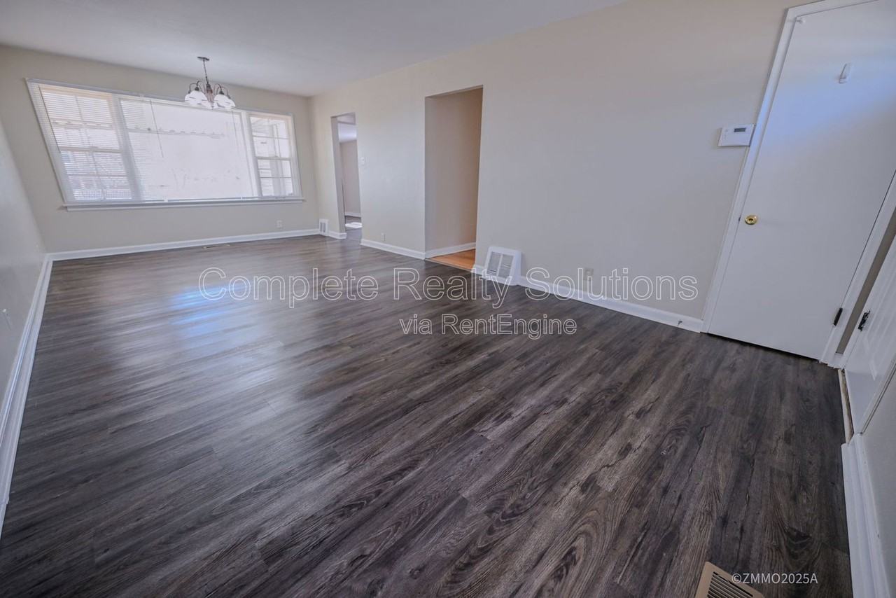 10200 Tappan Dr - Photo 3 of 35
