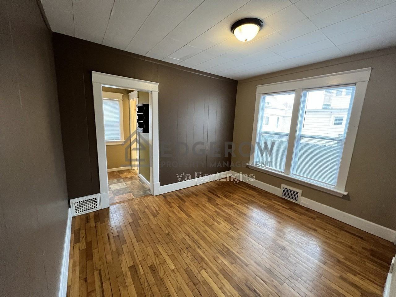 1008 Helen St Ne - Photo 4 of 14