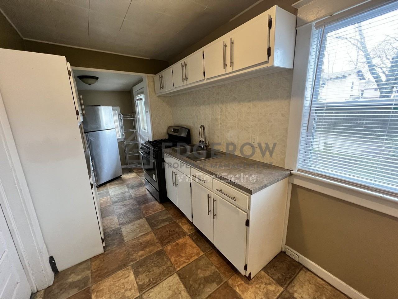 1008 Helen St Ne - Photo 6 of 14