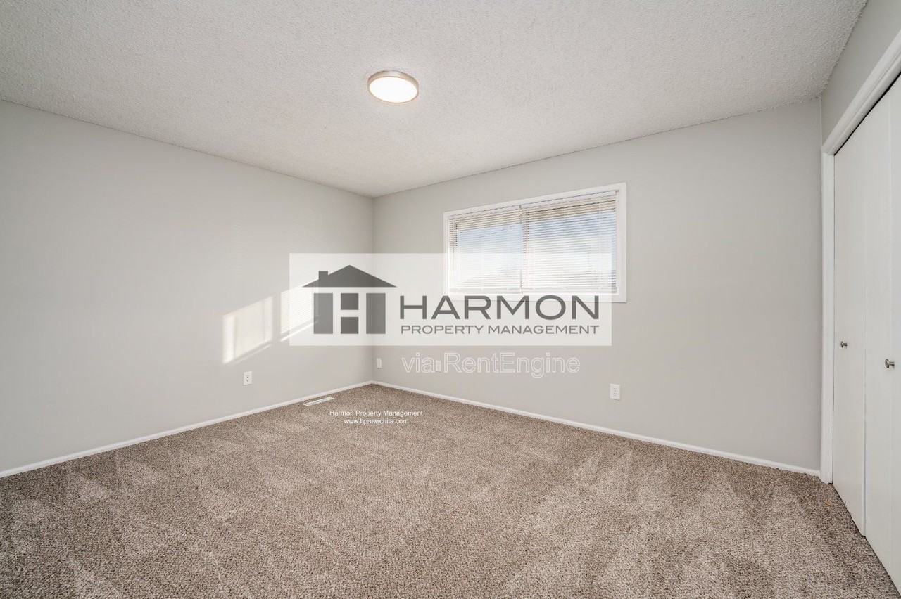 3153 S Pinecrest St - Photo 4 of 10
