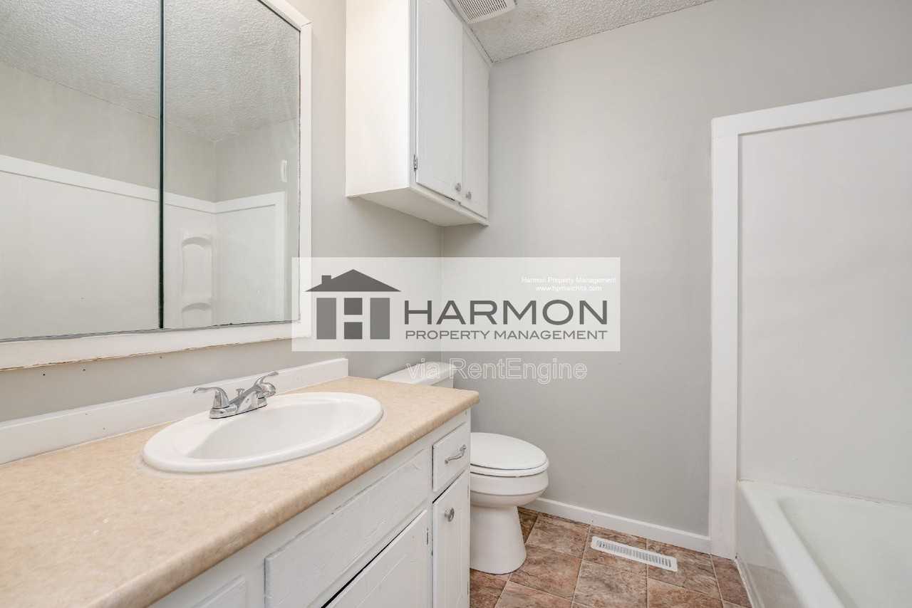 3153 S Pinecrest St - Photo 6 of 10