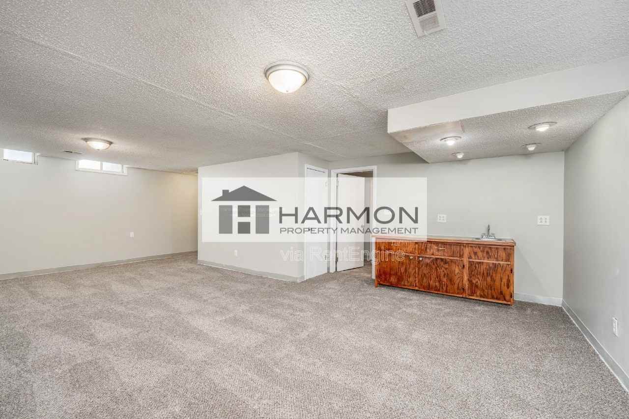 3153 S Pinecrest St - Photo 7 of 10