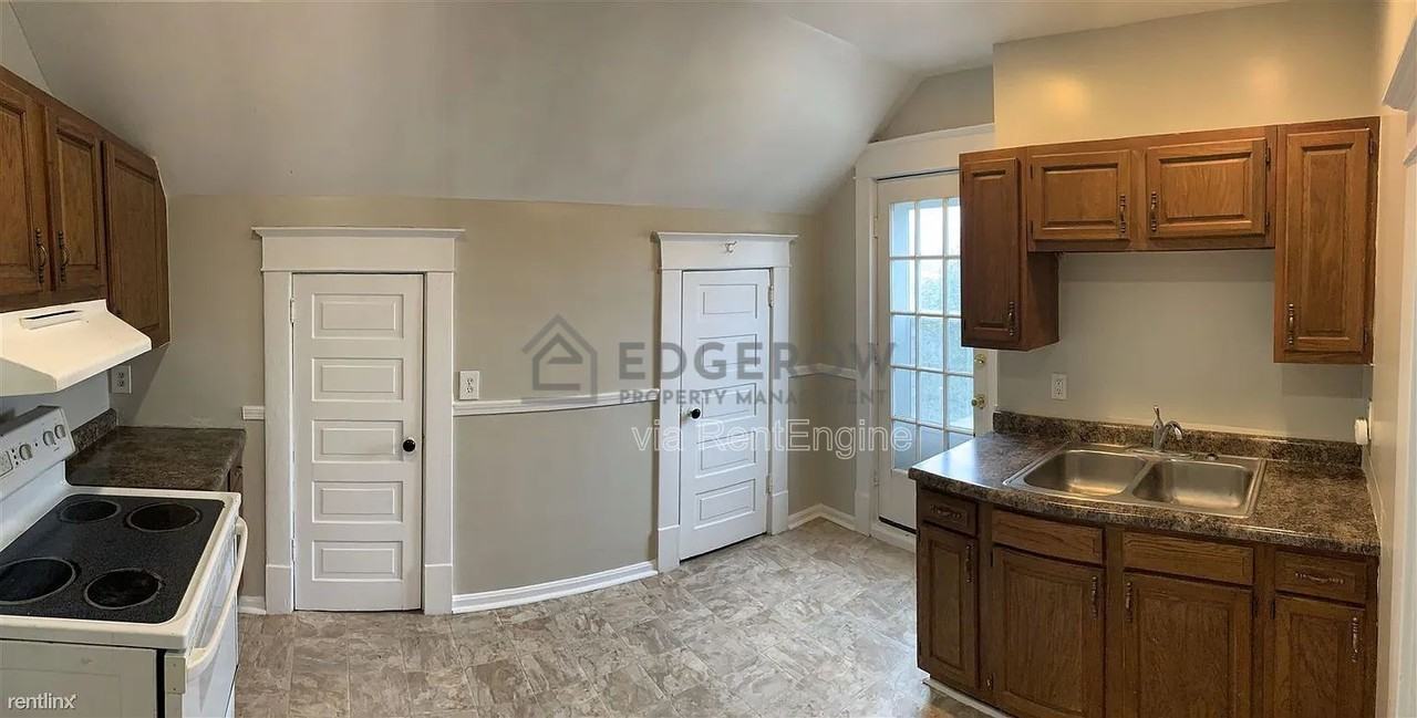 939 Tamarack Ave Nw #2 - Photo 3 of 12