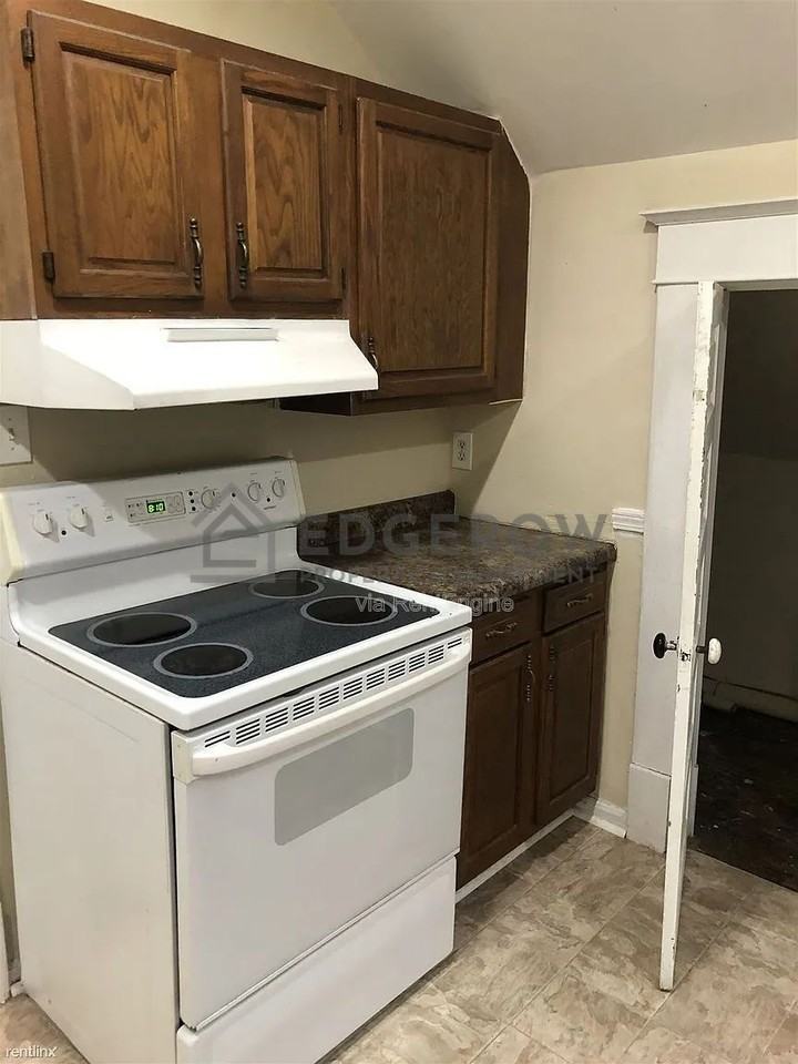 939 Tamarack Ave Nw #2 - Photo 4 of 12
