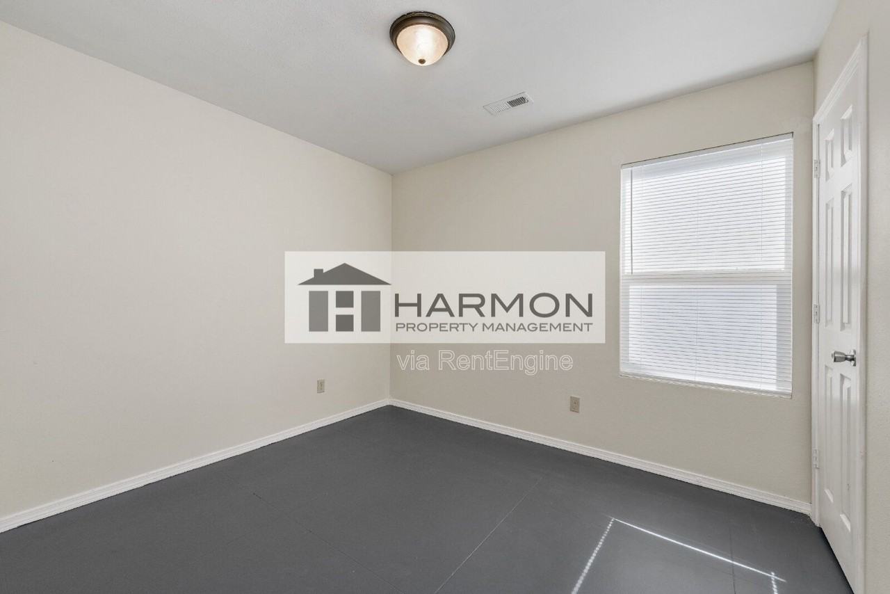 1545 W 23rd St N - Photo 5 of 11