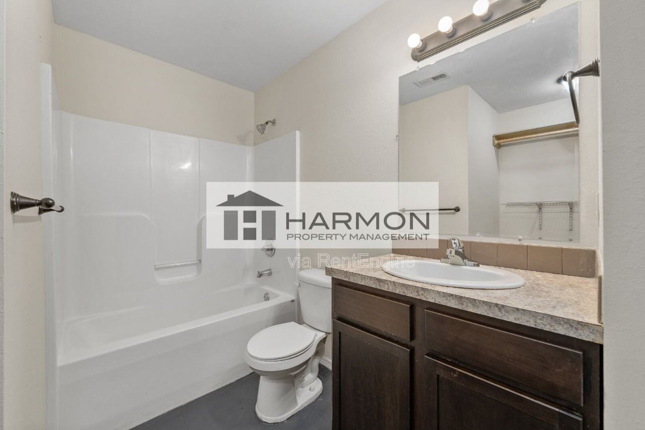 1545 W 23rd St N - Photo 6 of 11