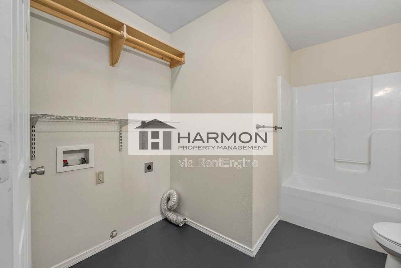 1545 W 23rd St N - Photo 7 of 11