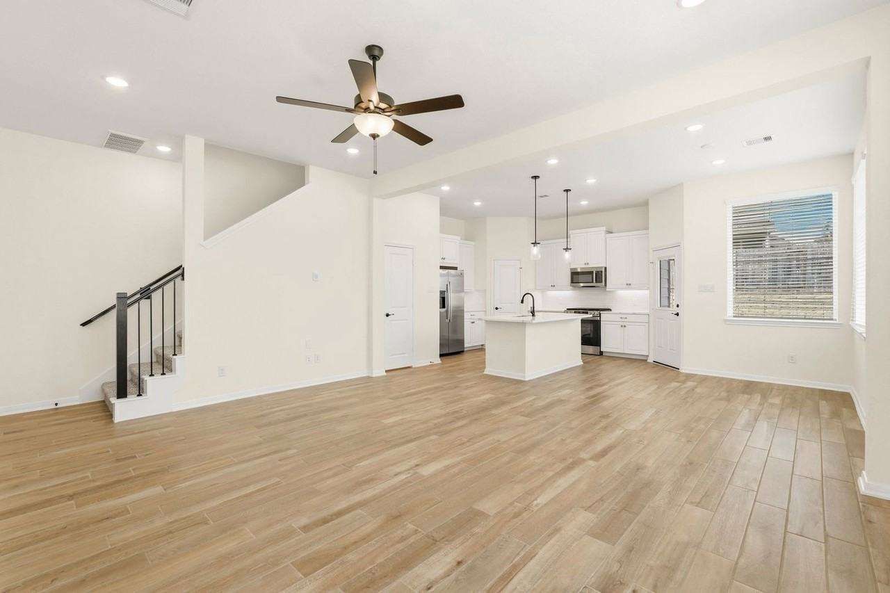 106 W Coralburst Loop - Photo 5 of 28