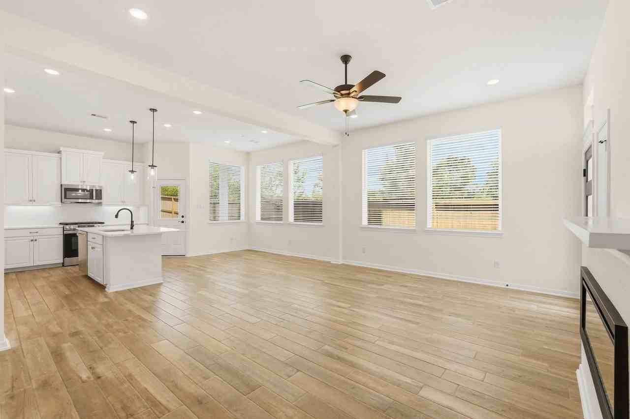 106 W Coralburst Loop - Photo 6 of 28