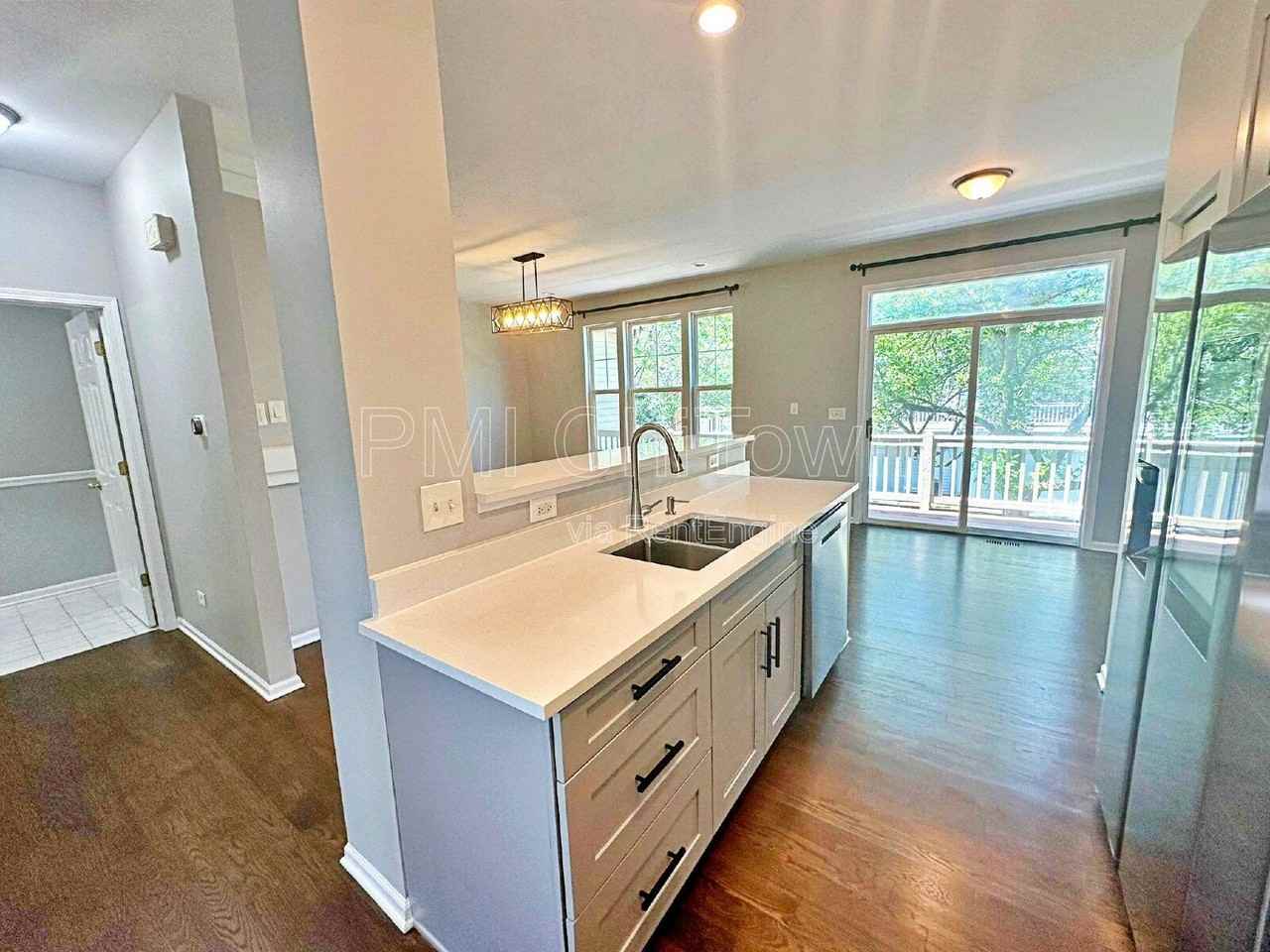 5682 Cambridge Way - Photo 7 of 39