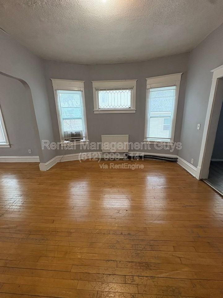 1015 Humboldt Ave N #2 - Photo 4 of 14