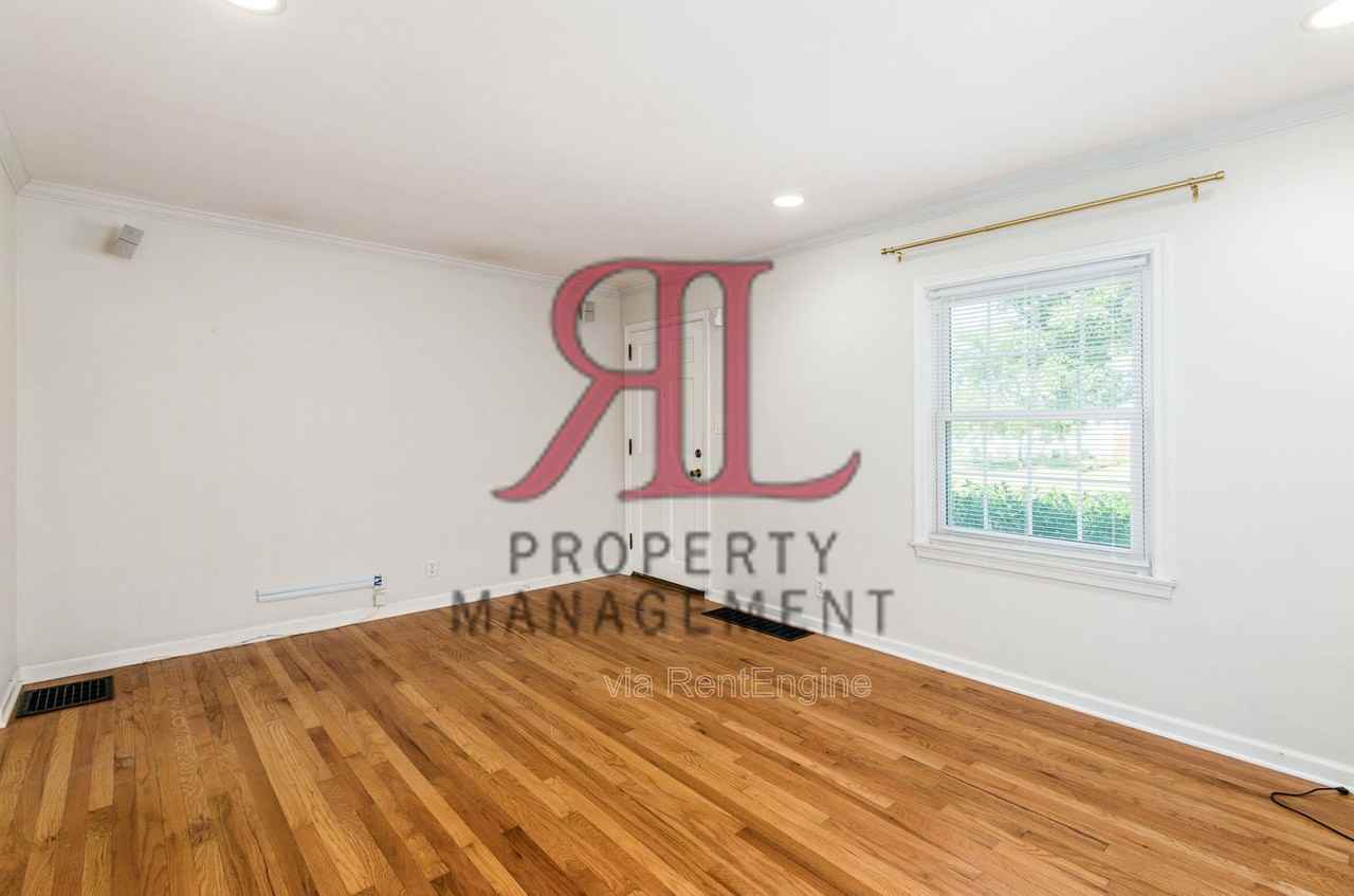 317 E Royal Forest Blvd - Photo 3 of 29