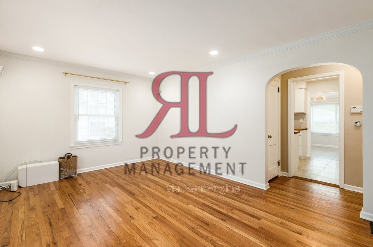 317 E Royal Forest Blvd - Photo 4 of 29