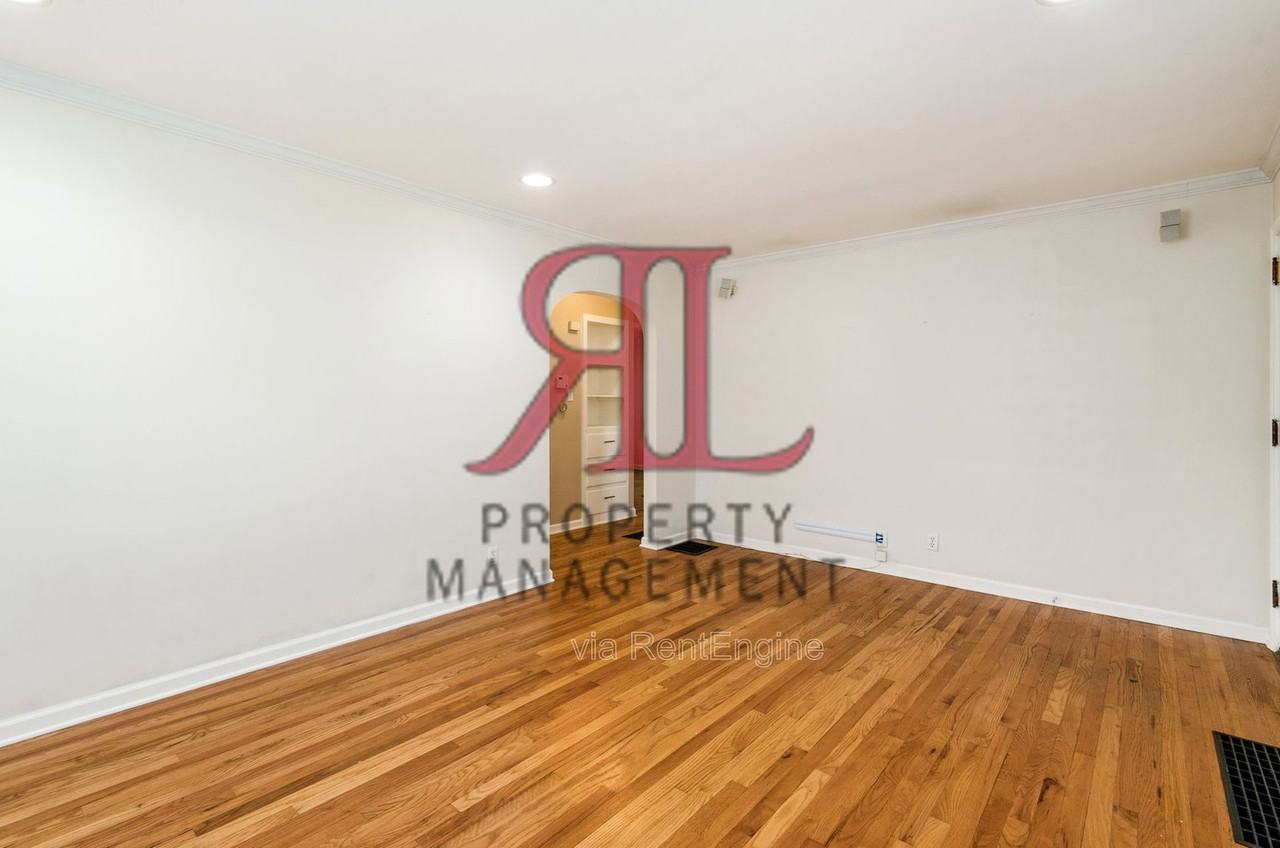 317 E Royal Forest Blvd - Photo 5 of 29