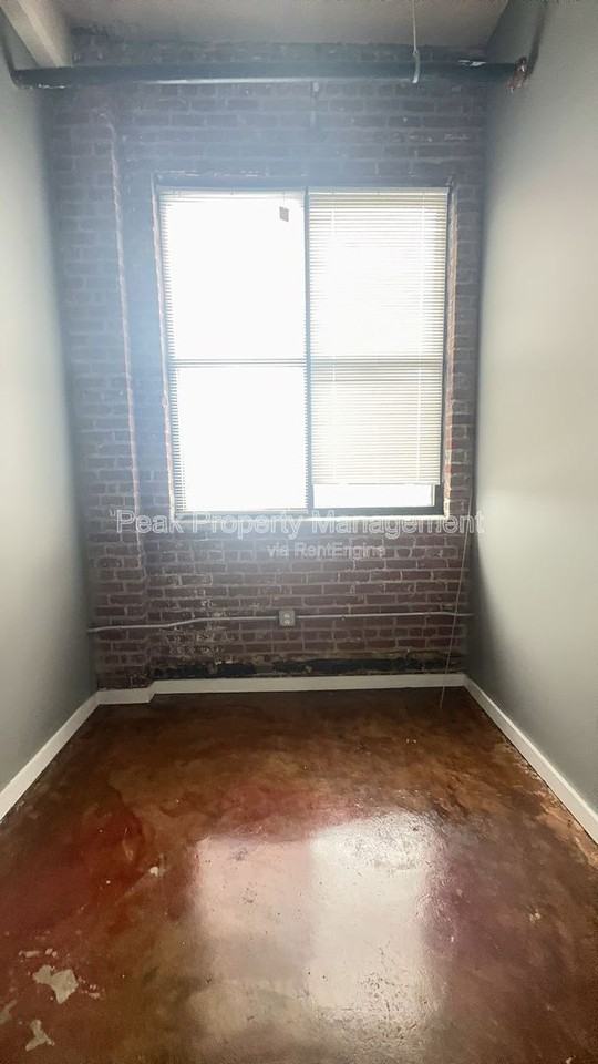 1510 W Broad St #204 - Photo 7 of 33