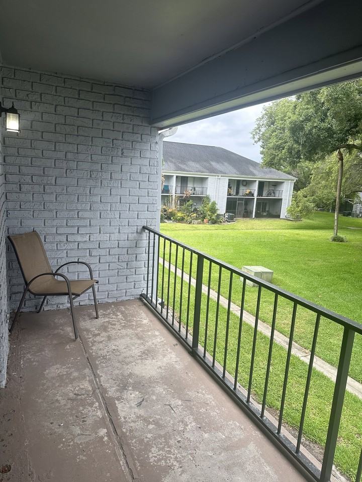 296 Lewfield Cir #1 - Photo 4 of 8