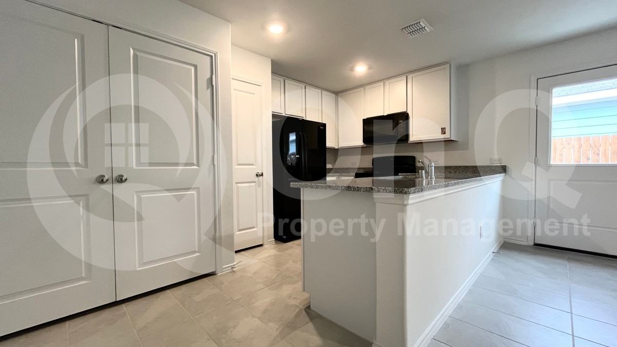 7205 Gray Wolf Ln - Photo 5 of 23