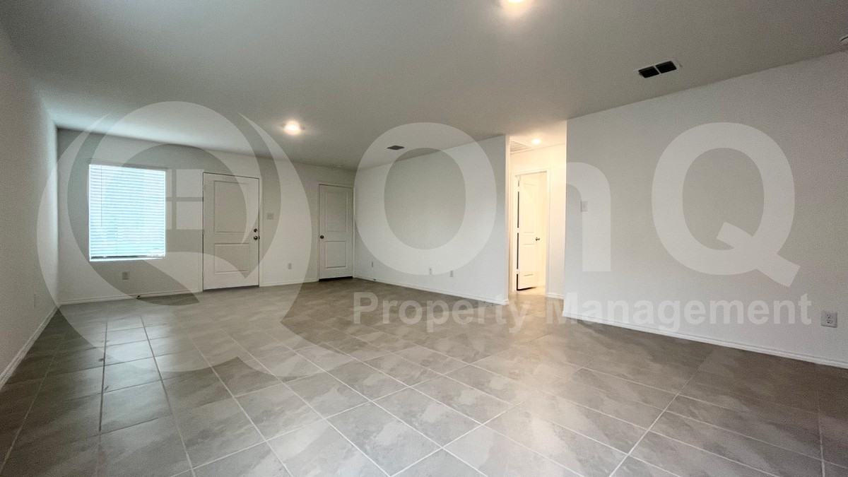 7205 Gray Wolf Ln - Photo 7 of 23