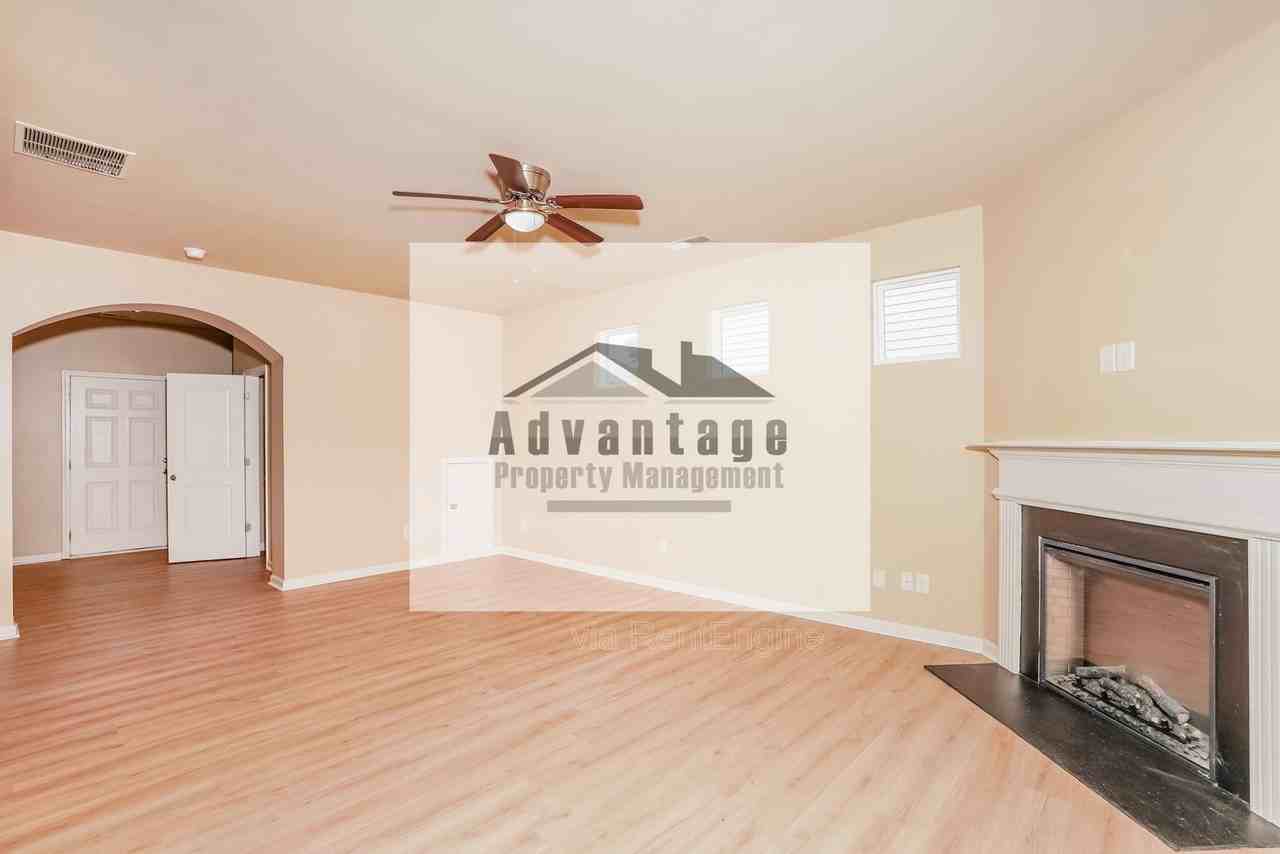 133 Centerra Springs Dr - Photo 4 of 15