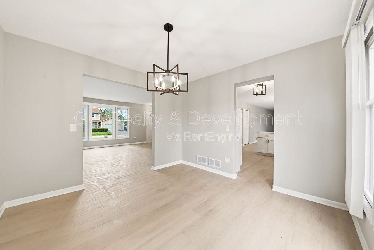 1244 Pine Grove Ave - Photo 4 of 28
