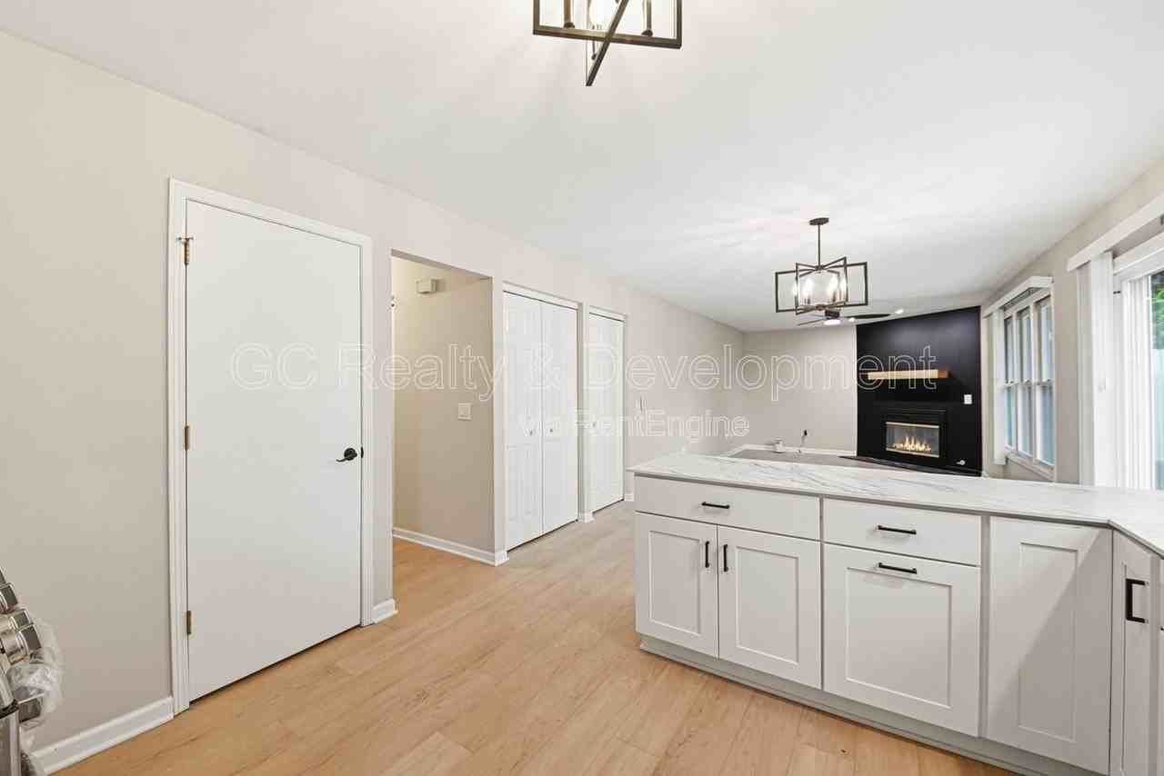 1244 Pine Grove Ave - Photo 5 of 28