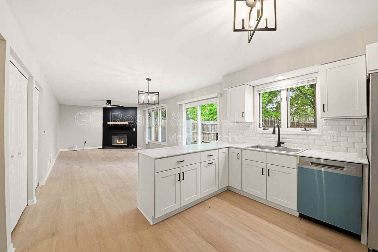 1244 Pine Grove Ave - Photo 6 of 28