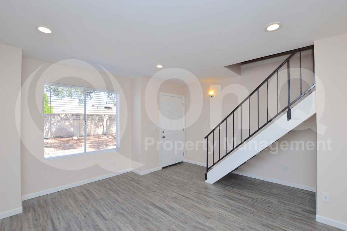 1418 E Knoll Cir #3 - Photo 3 of 16