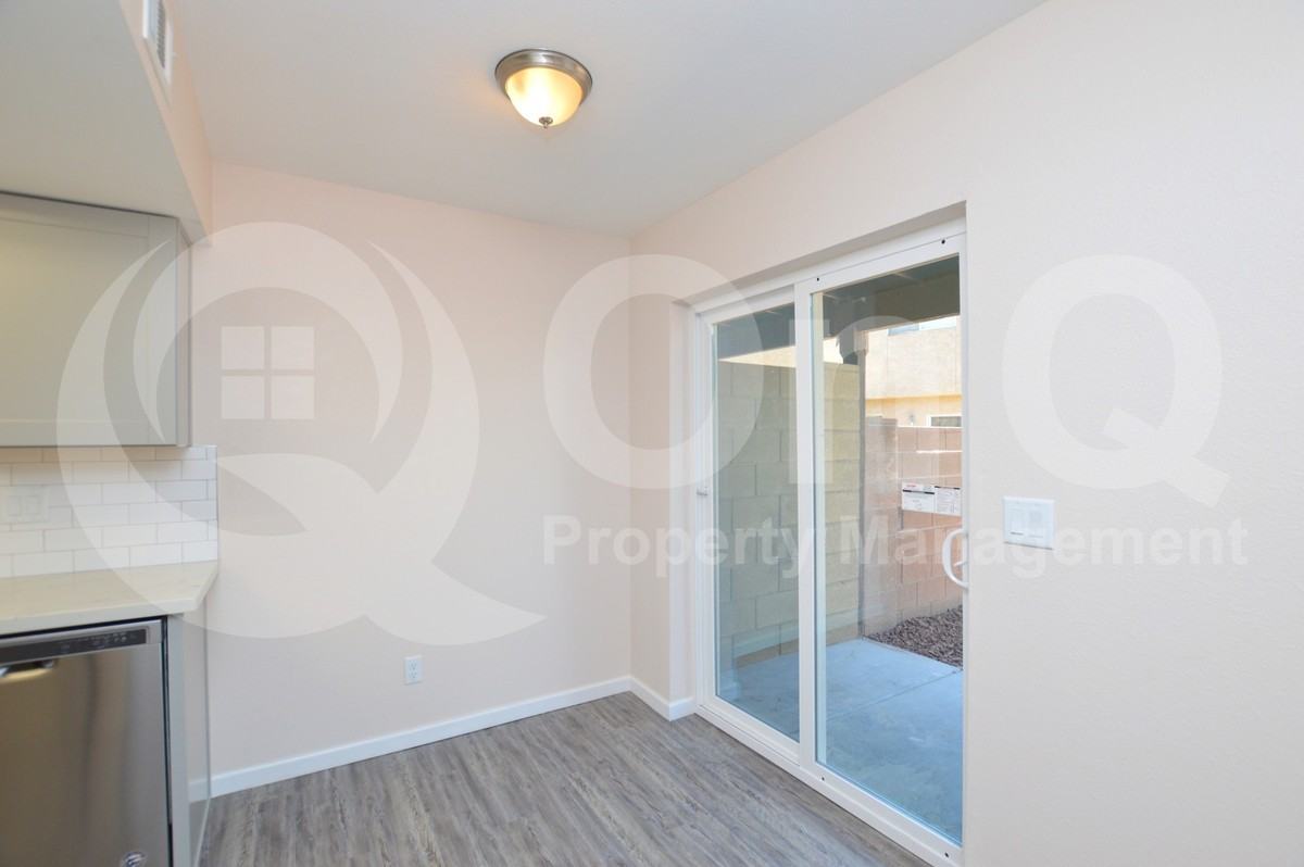 1418 E Knoll Cir #3 - Photo 6 of 16