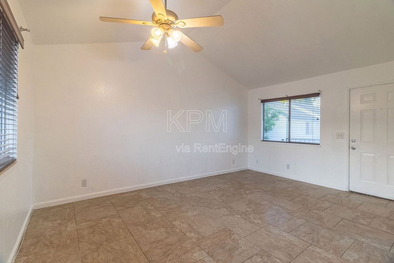 445 Almond Dr #144 - Photo 4 of 17