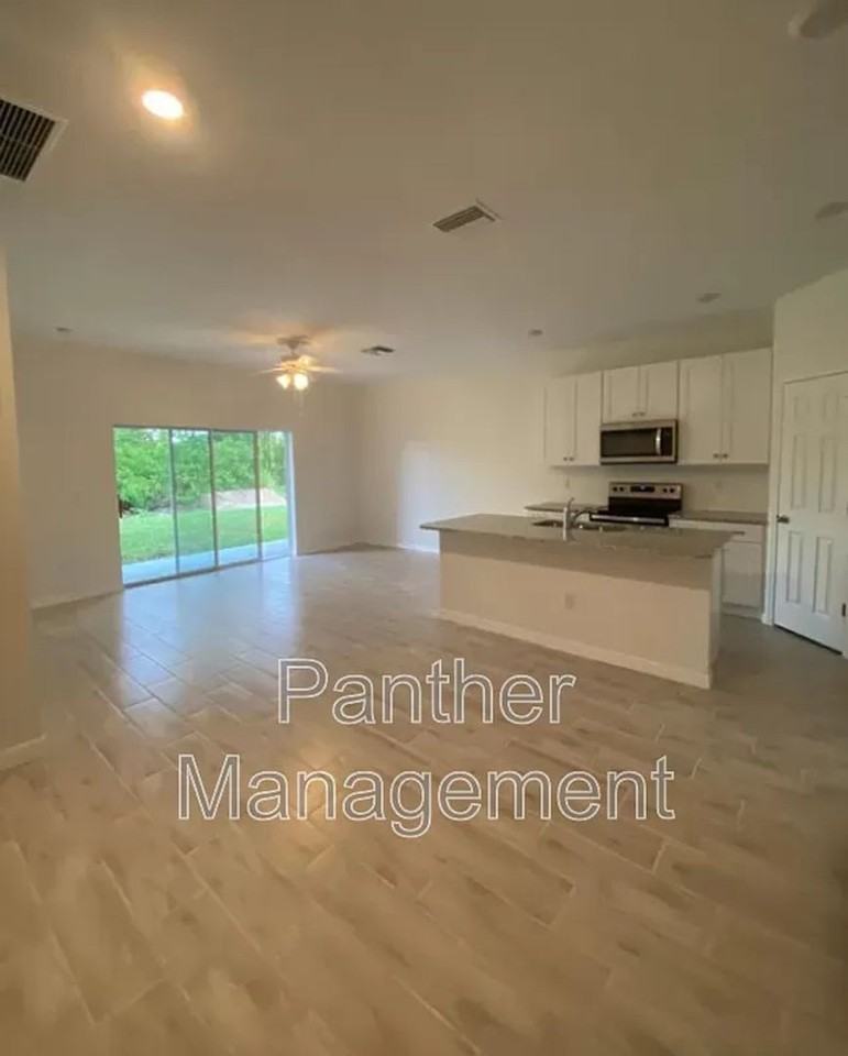 2304 Ne 6th St - Photo 5 of 11