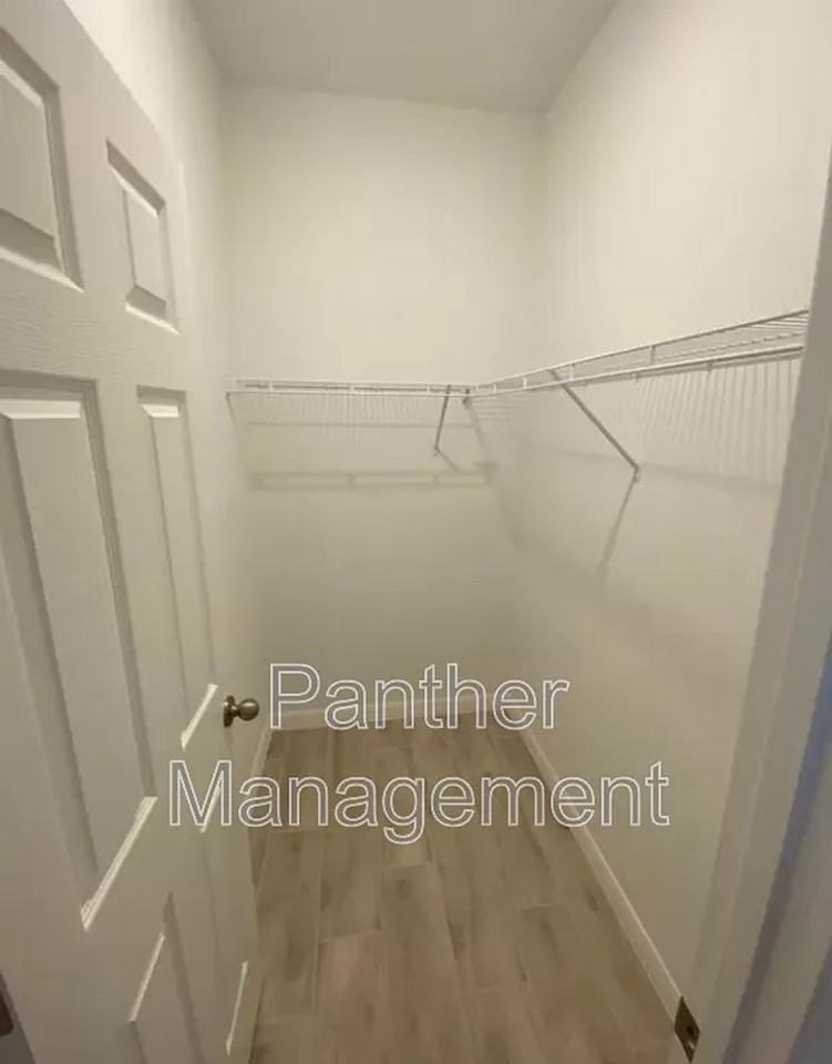 2304 Ne 6th St - Photo 6 of 11