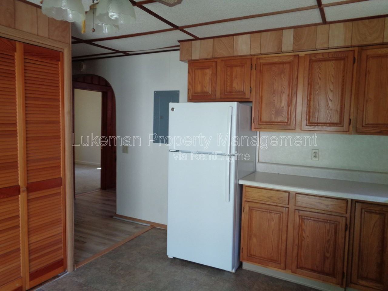 621 Washburn Ave - Photo 5 of 14