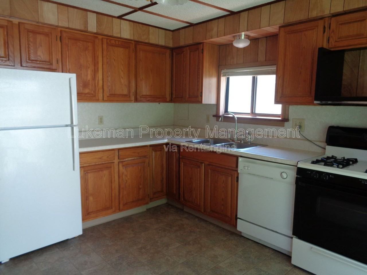 621 Washburn Ave - Photo 6 of 14