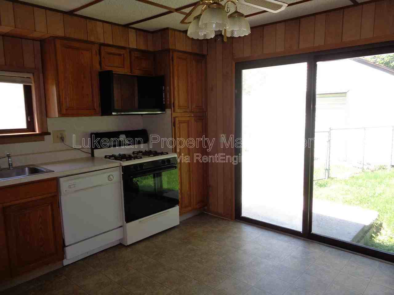 621 Washburn Ave - Photo 7 of 14