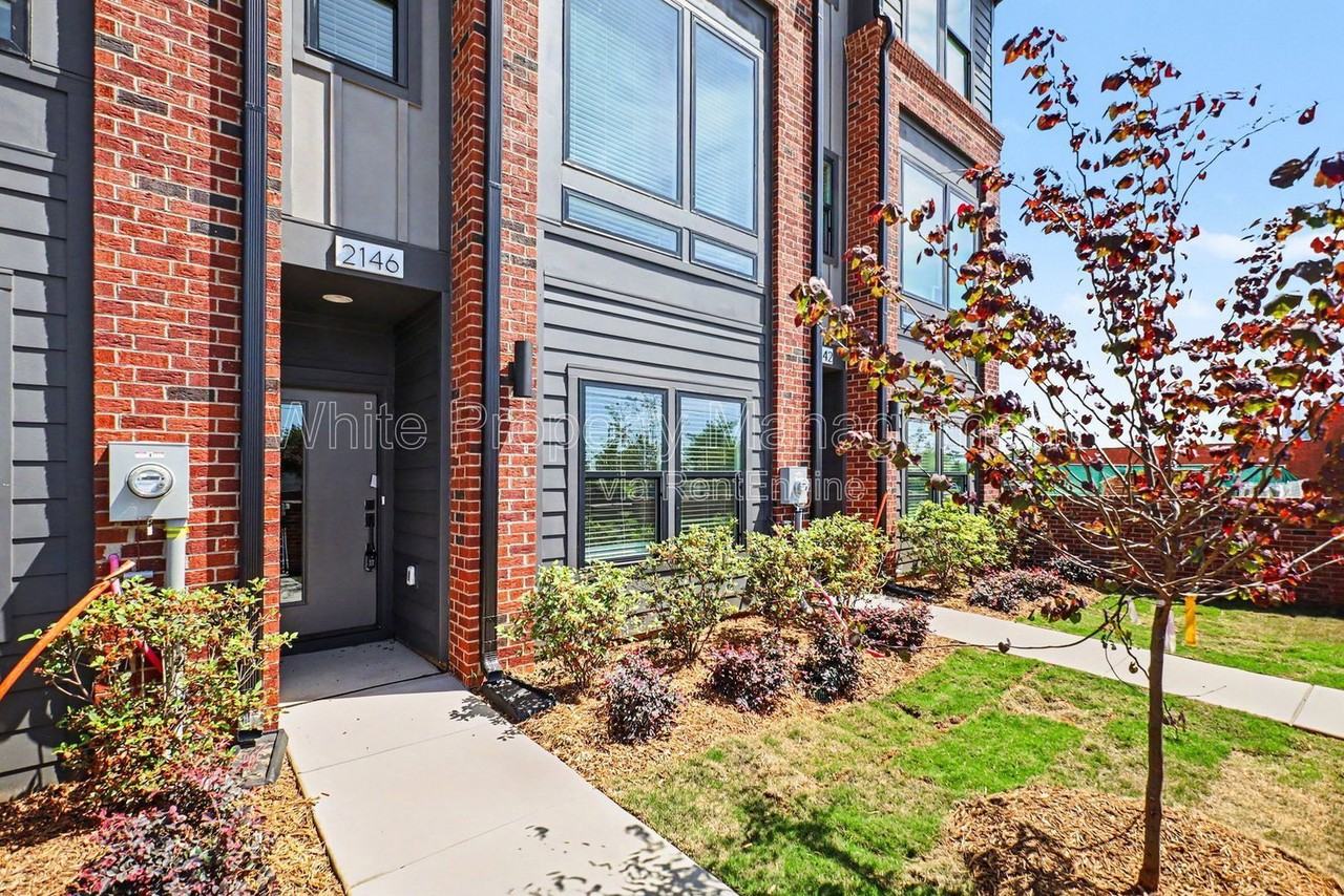 2146 N Graham St - Photo 2 of 26