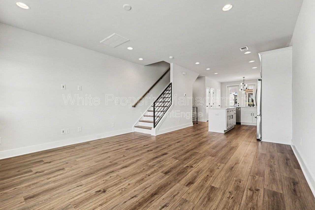 2146 N Graham St - Photo 3 of 26