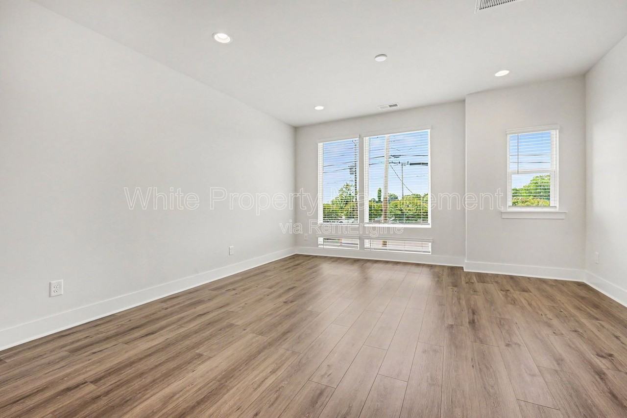 2146 N Graham St - Photo 5 of 26
