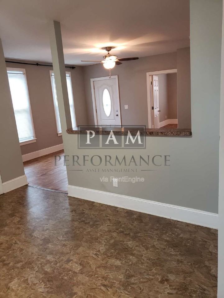 2216 Harriet St - Photo 3 of 11