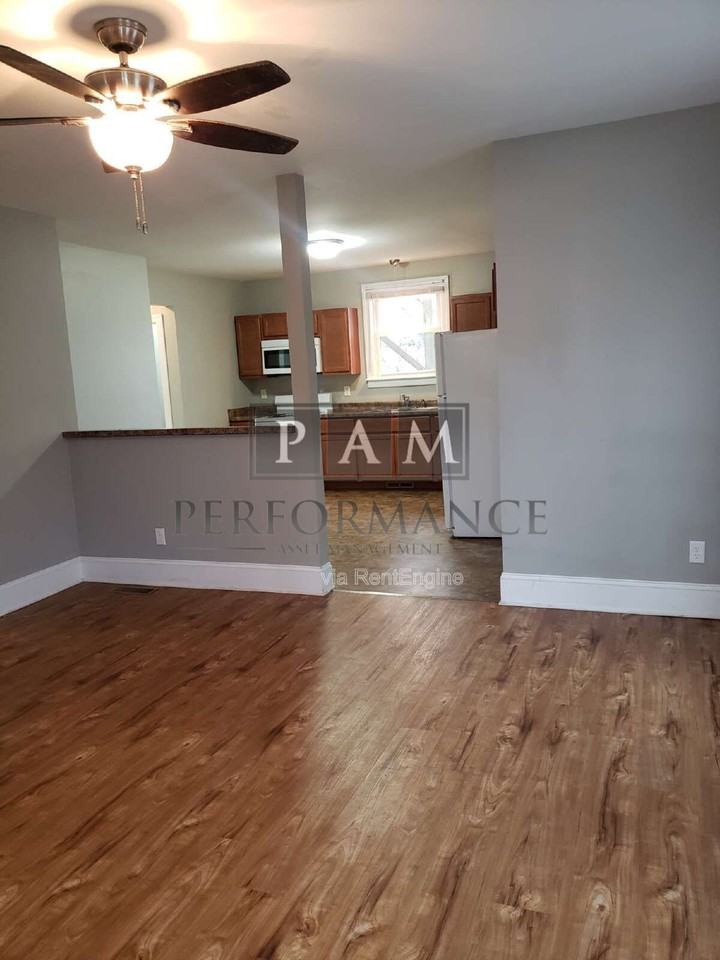 2216 Harriet St - Photo 4 of 11
