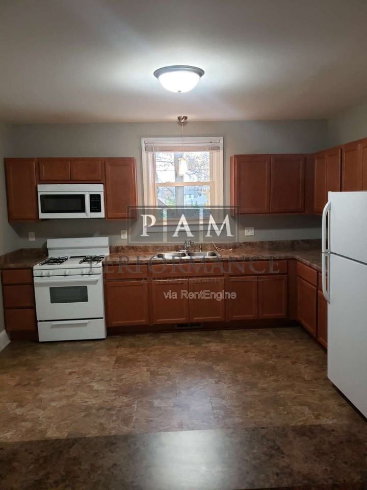 2216 Harriet St - Photo 5 of 11