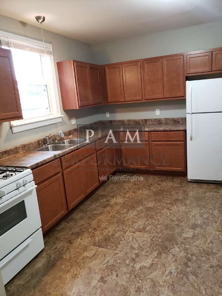 2216 Harriet St - Photo 6 of 11