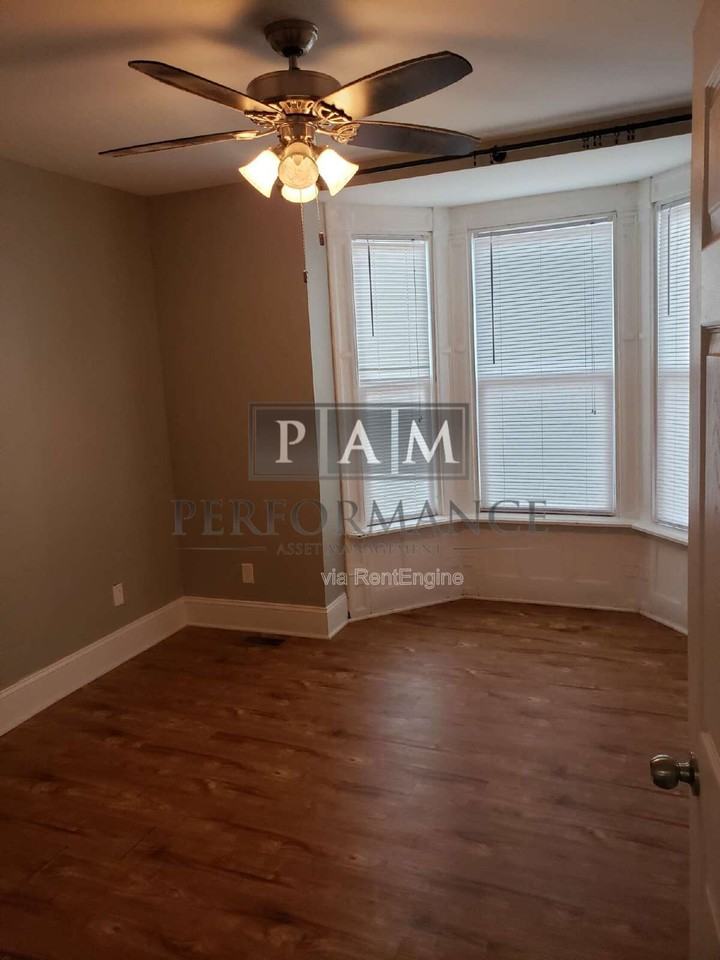2216 Harriet St - Photo 7 of 11